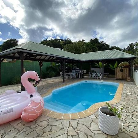 Charmant Appartement Avec Piscine Le Robert Exterior photo