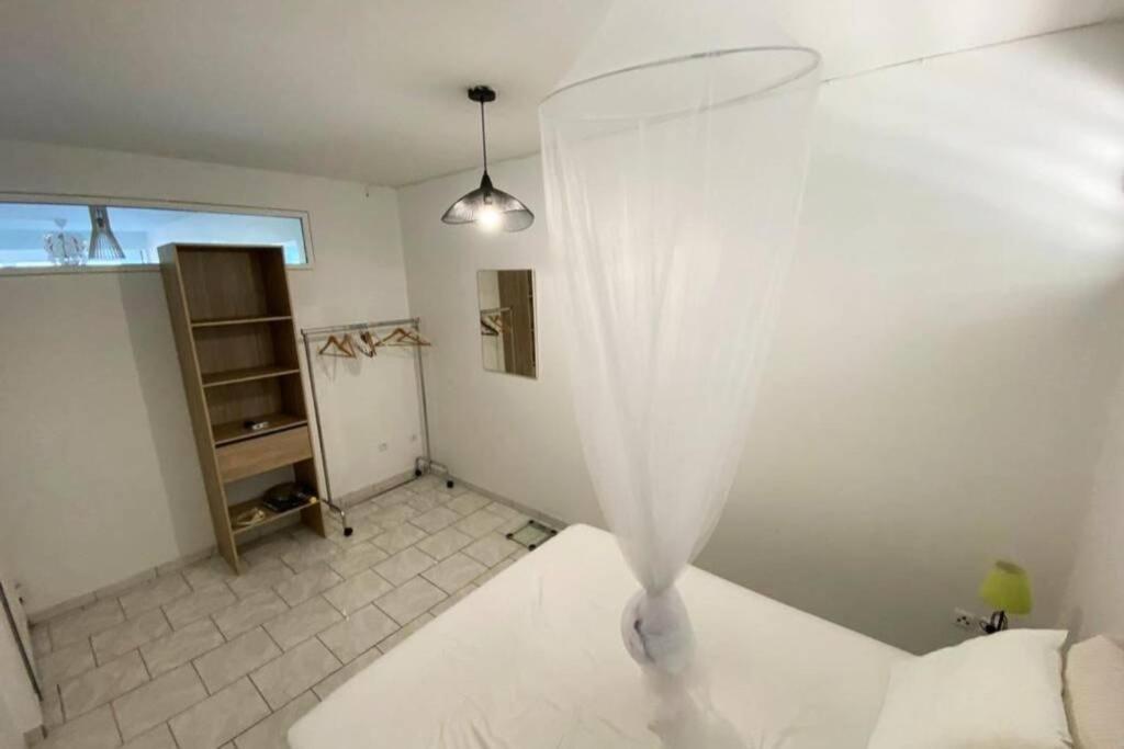 Charmant Appartement Avec Piscine Le Robert Exterior photo